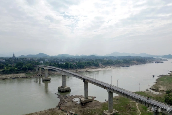 Cận cảnh sự cố hư hỏng trụ cầu sông Lô