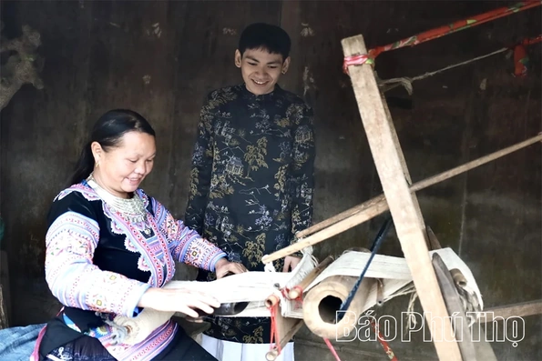 Bảo tồn nghề dệt thổ cẩm truyền thống dân tộc Mông