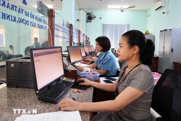 Kết luận của Bộ Chính trị về tuyển dụng, bố trí, sử dụng, đãi ngộ cán bộ