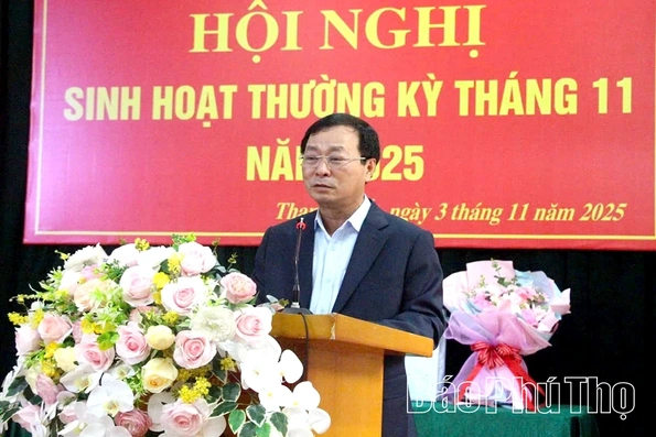 Phó Bí thư Thường trực Tỉnh ủy Bùi Văn Quang dự sinh hoạt tại Chi bộ khu Âu Cơ, phường Thanh Miếu