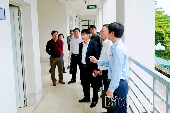 Phó Chủ tịch UBND tỉnh Nguyễn Khắc Hiếu thăm và làm việc tại một số trường học trên địa bàn tỉnh