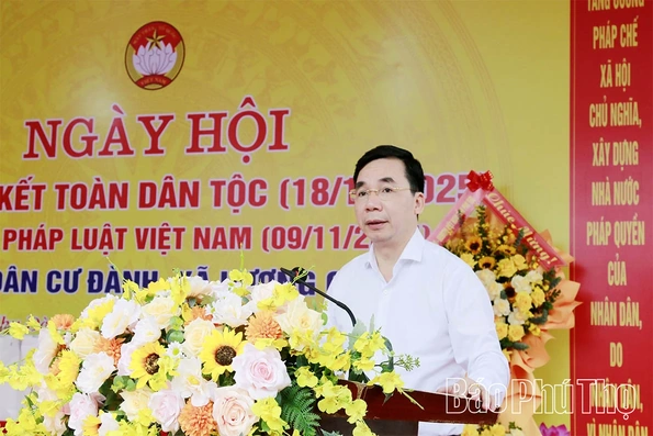 Phó Bí thư Tỉnh uỷ Bùi Huy Vĩnh chung vui Ngày hội đại đoàn kết khu dân cư Đành