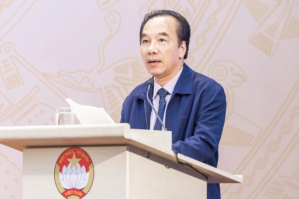 Sớm giải quyết căn cơ chính sách tiền lương để công chức sống được bằng lương