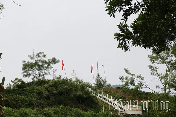 Tượng đài Chủ tịch Hồ Chí Minh – Nguyện ước và tình cảm của đồng bào Đất Tổ