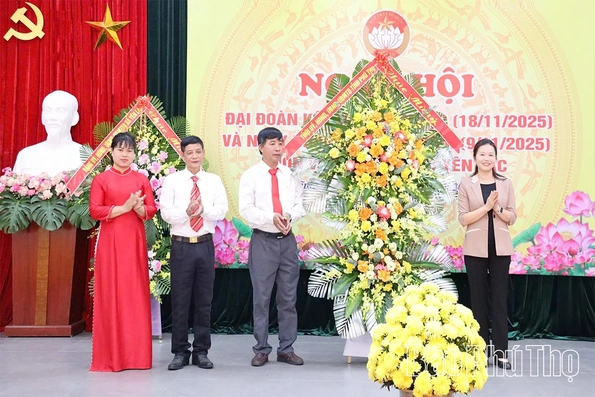 Phó Bí thư Tỉnh ủy Bùi Thị Minh dự Ngày hội đại đoàn kết toàn dân thôn Vĩnh Đông 1, xã Yên Lạc