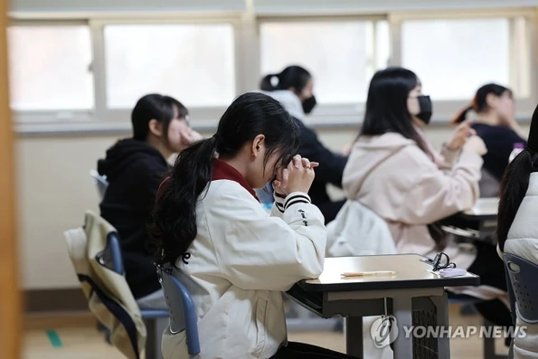 Hàn Quốc cấm 140 chuyến bay để tránh làm ồn kỳ thi đại học