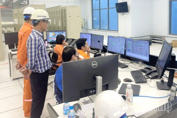 Hòa lưới thành công tổ máy số 2 Dự án Nhà máy Thủy điện Hòa Bình mở rộng