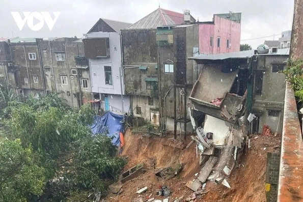 Thủ tướng yêu cầu khắc phục nhanh hậu quả mưa lũ, di dời dân đến nơi an toàn