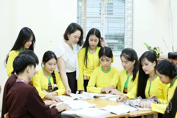 Quan tâm chăm lo giáo dục vùng dân tộc thiểu số