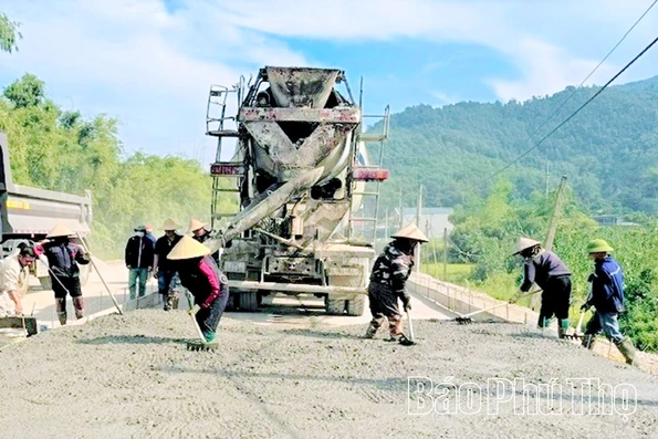 Đẩy nhanh tiến độ dự án chống sạt lở hạ lưu Thủy điện Hoà Bình