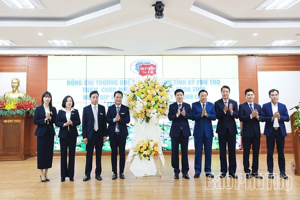 Bí thư Tỉnh ủy Trương Quốc Huy thăm, chúc mừng Bệnh viện Đa khoa tỉnh Phú Thọ nhân kỷ niệm 60 năm thành lập