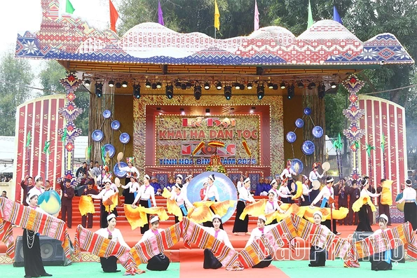 Khơi dậy niềm tự hào, phát huy giá trị Di sản văn hóa Đất Tổ