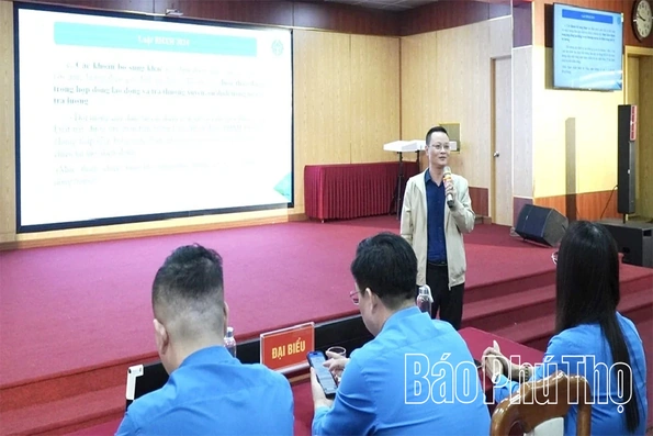 Tuyên truyền phổ biến giáo dục pháp luật và giao lưu nghệ thuật trong học viện, công nhân lao động