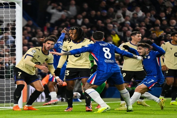 Hàng thủ báo hại, Barca bị Chelsea nghiền nát tại C1