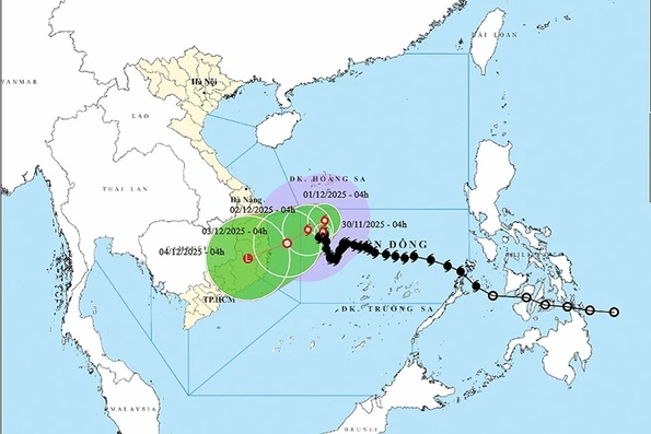 Thời tiết ngày 30/11: Bão số 15 tiếp tục hoạt động phức tạp, biển động mạnh