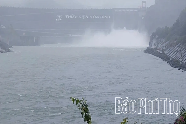 Điều tiết mở 1 cửa xả đáy Thủy điện Hòa Bình lúc 23 giờ ngày 23/11