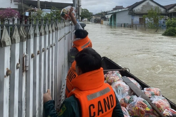Cần xử lý nghiêm hành vi tung tin thất thiệt, xuyên tạc sự thật hoạt động cứu nạn, cứu hộ trong lũ lụt ở Khánh Hoà