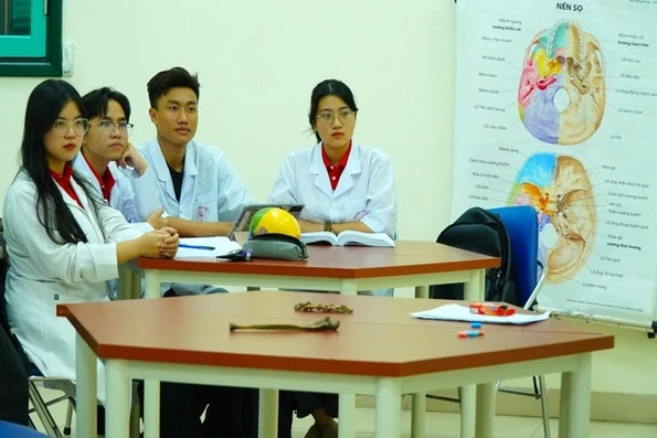 Siết điều kiện đào tạo và cấp chứng chỉ: Giải pháp căn cơ cho nguồn nhân lực y tế