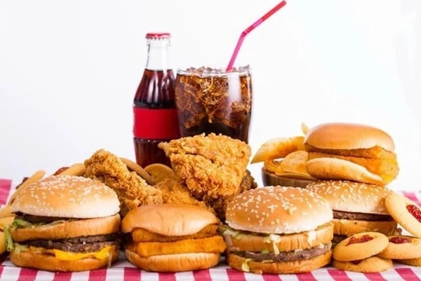Tác hại của đồ ăn nhanh khi thay thế bữa ăn lành mạnh