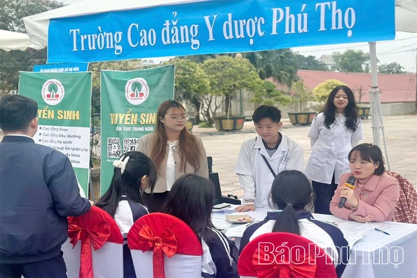 Ngày hội tư vấn việc làm xã Hạ Hòa