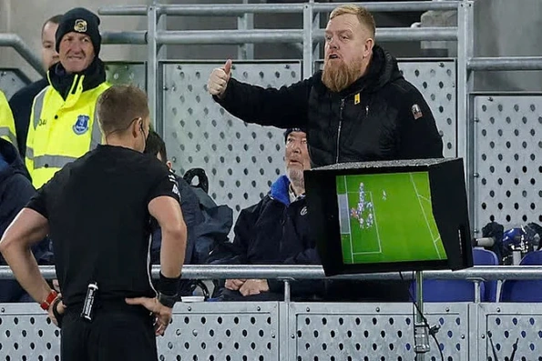 FIFA xem xét tăng quyền cho VAR ở World Cup 2026