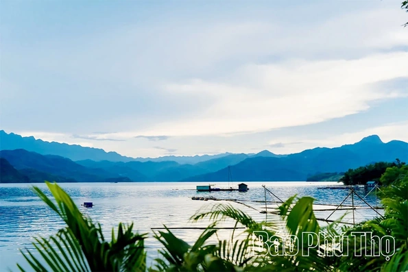 Tiền Phong - miền hồ sông Đà thức giấc