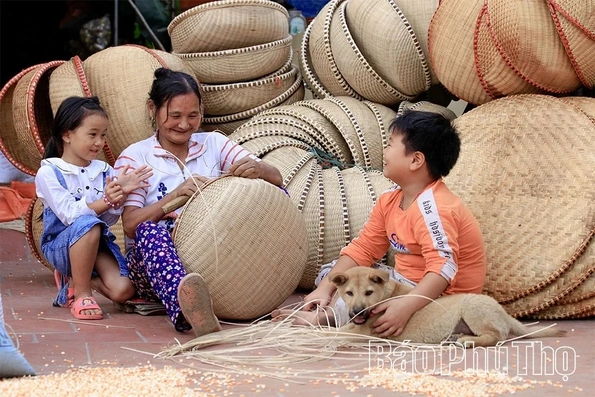 “Keeping the Flame” of Traditional Crafts in Phu Tho
