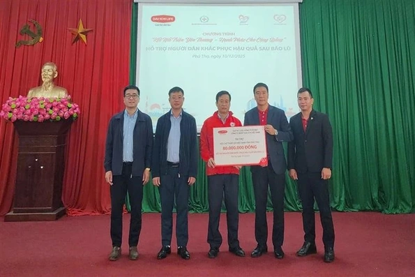 Dai-ichi Life Việt Nam chung tay  hỗ trợ người dân  Lương Sơn  ổn định cuộc sống sau thiên  tai