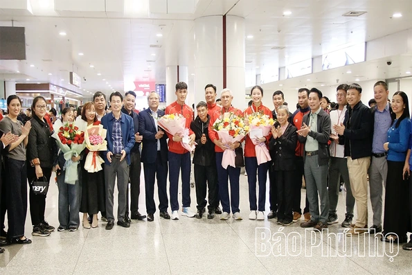 Đón “cặp đôi vàng” của thể thao Đất Tổ trở về từ SEA Games 33