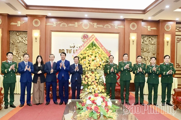 Lãnh đạo tỉnh thăm, chúc mừng Bộ Tư lệnh Quân khu 2 và Bộ CHQS tỉnh