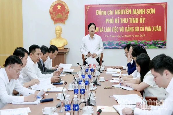 Đồng chí Nguyễn Mạnh Sơn - Phó Bí thư Tỉnh ủy thăm và làm việc với Đảng bộ xã Vạn Xuân