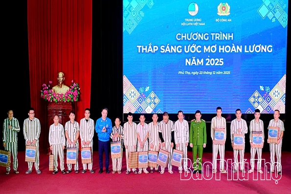 Xúc động chương trình “Thắp sáng ước mơ hoàn lương” tại Trại giam Vĩnh Quang
