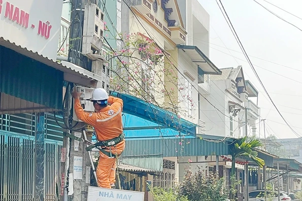 Công ty Điện lực Phú Thọ triển khai thay thế hơn 40.000 công tơ điện tử đo xa