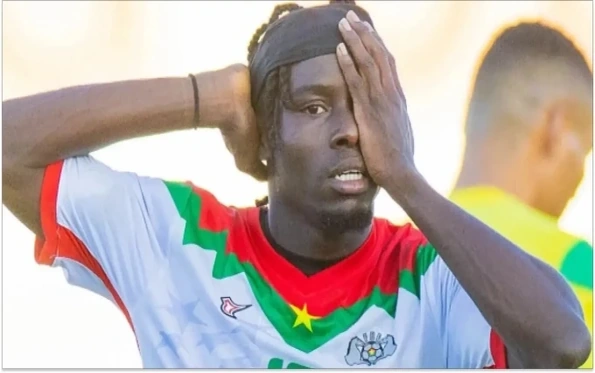 Cầu thủ mù một mắt tỏa sáng ở Cup châu Phi