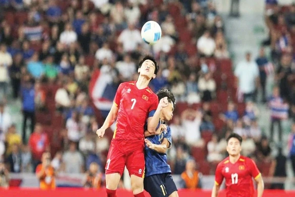 Bóng đá Việt Nam vững vàng tiến bước