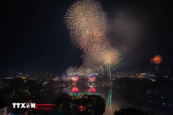 Các địa phương khắp mọi miền Tổ quốc tưng bừng chào đón năm mới 2026