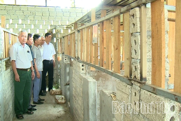 Đánh thức vùng đất khó từ mô hình chăn nuôi hươu liên kết