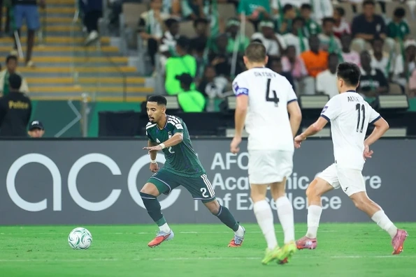 Việt Nam giữ ngôi đầu sau khi Arab Saudi chật vật thắng Kyrgyzstan