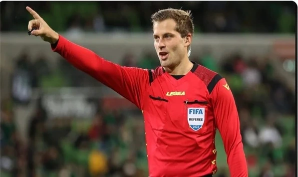 Lộ danh tính ông “vua” bắt trận U.23 Việt Nam quyết đấu Ả Rập Xê Út, nữ trọng tài VAR người Úc