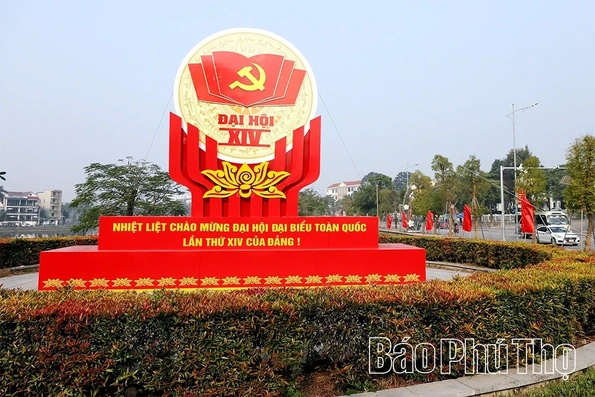 Vibrant Flags and Flowers Welcome the 14th National Party Congress