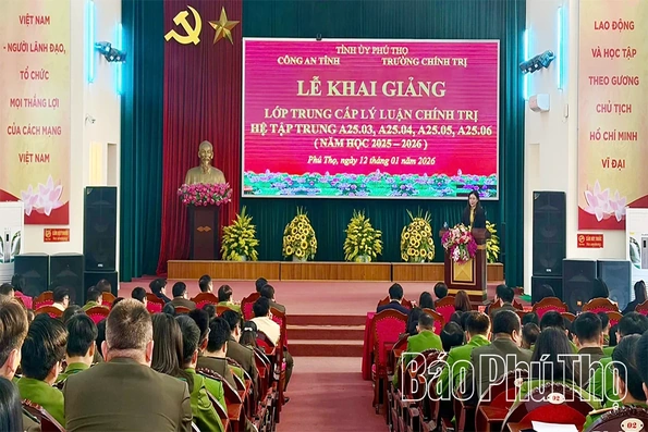 Khai giảng các lớp Trung cấp lý luận chính trị hệ tập trung