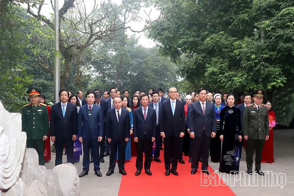 Đoàn đại biểu Đảng bộ tỉnh Phú Thọ dâng hương tưởng niệm các Vua Hùng trước thềm Đại hội XIV của Đảng