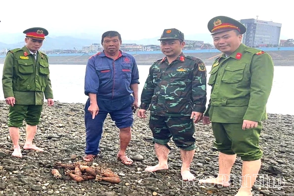 Phát hiện, thu hồi 16 quả đạn cối dưới chân cầu Hòa Bình