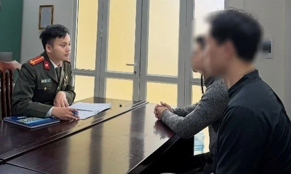 Công an Hà Nội xử phạt hai trường hợp đăng tải thông tin sai sự thật trên mạng xã hội