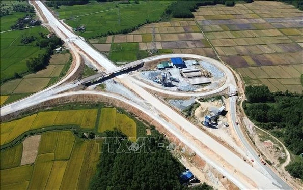 Rà soát, đầu tư nâng cấp hoàn thiện các tuyến đường bộ cao tốc đã đầu tư theo quy mô phân kỳ