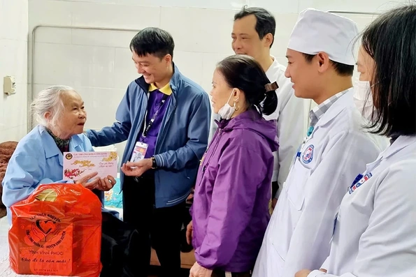 “Cầu nối” những tấm lòng nhân ái