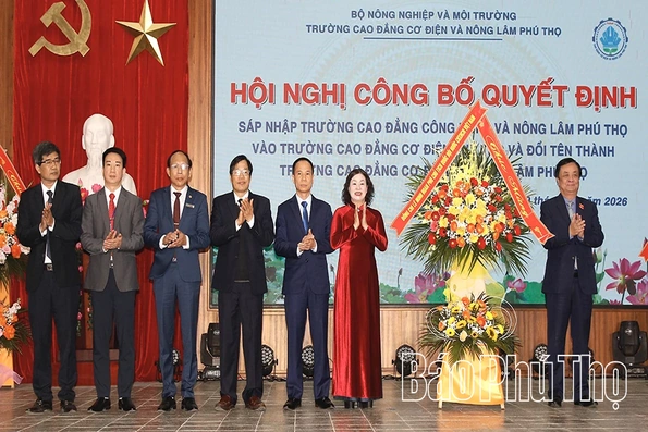 Lễ Công bố quyết định về tổ chức cán bộ Trường Cao đẳng Cơ điện và Nông Lâm Phú Thọ