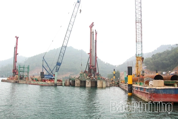 Đại công trường cao tốc Hòa Bình - Mộc Châu: Nơi Tết đến sớm