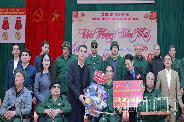 Thăm, tặng quà Trung tâm Điều dưỡng người có công