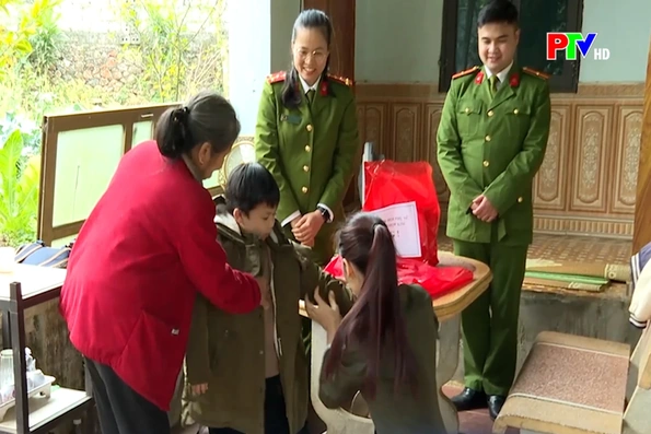 Xuân ấm áp từ mô hình “Con nuôi công an xã”